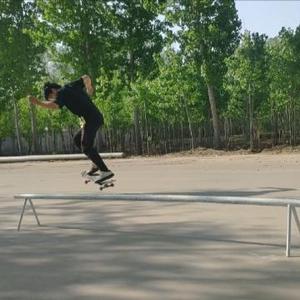 sk8L鹏头像