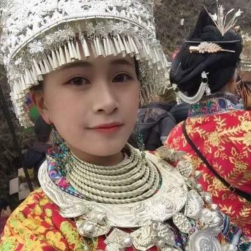 苗家小妹头像