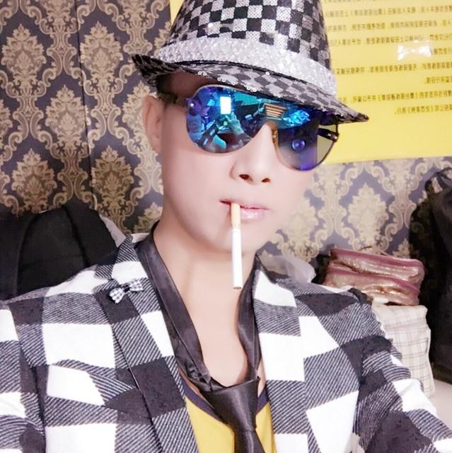 直率晋哥哥头像