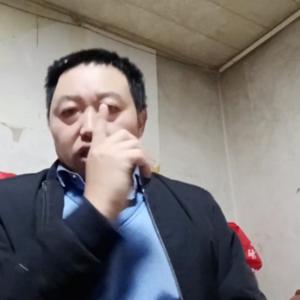 家居哥老程头像