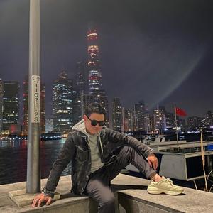 青岛假发师利良先生头像