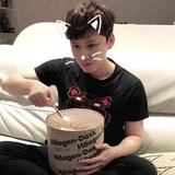 绉绉眼头像