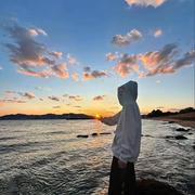 这一年都是暖洋洋的的个人资料头像