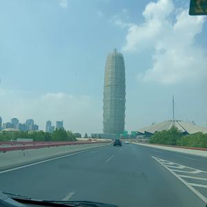 自由新乐4o0头像