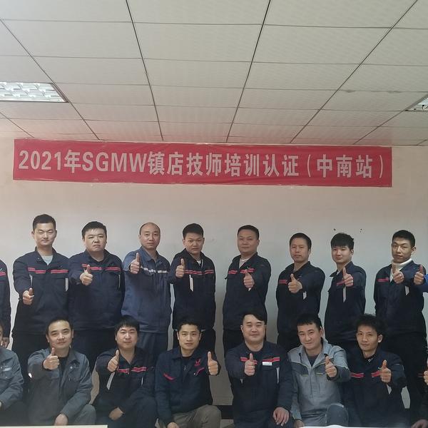 修五菱的小盛头像