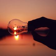 灯下有什么的个人资料头像