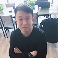 我是微胖哥头像