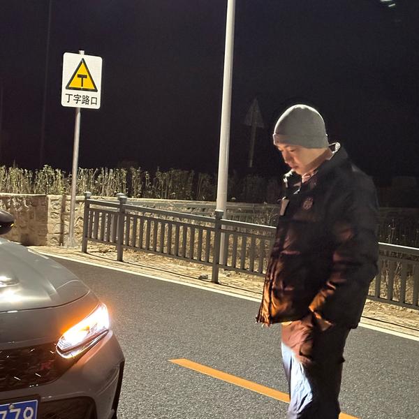 寸头爱玩车头像