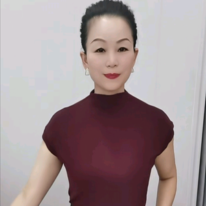 大市场女主角服装店头像