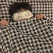 安静看着你的个人资料头像