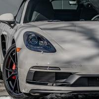 脊髓缺失者的配餐员头像