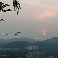 hello梁先生hello头像