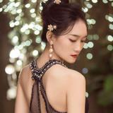 奔驰里哭泣的女人头像