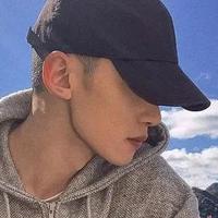 她爱搂我腰头像