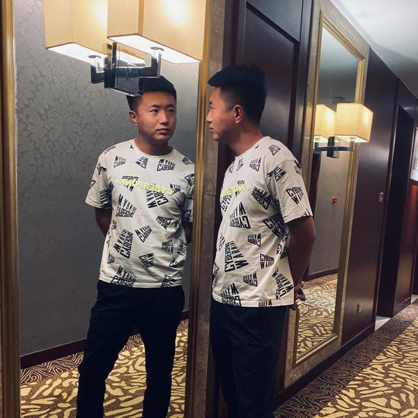 迈巴夫头像