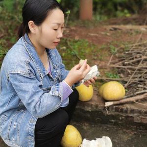 覃家幺妹儿头像