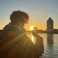 匿于尘埃无头像