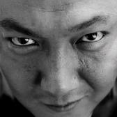 疯癫亮哥头像