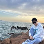 何以与君识的个人资料头像