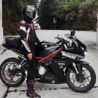 一个骑车的靓仔头像