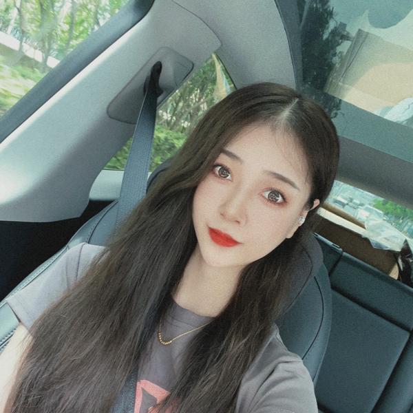 特能拉的网约车女司机头像