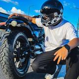 凯伦聊机车头像