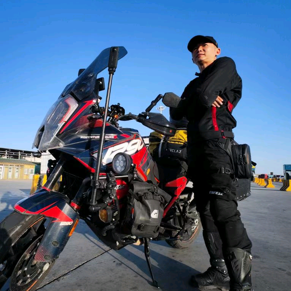 吴笛小摩托头像