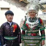 杨舒琦一个人挑水喝头像
