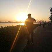 秩序之下的个人资料头像