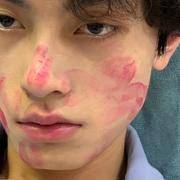 偷亲的个人资料头像