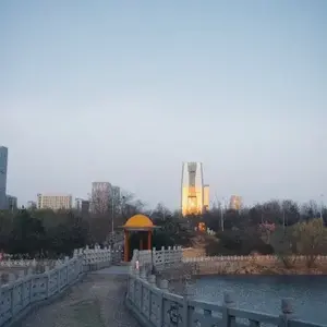 半身正气的老师傅头像