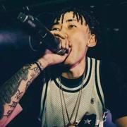 吃个菠萝的个人资料头像