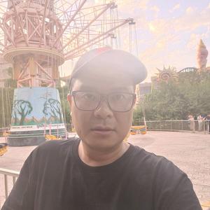 单曲循环的大叔头像