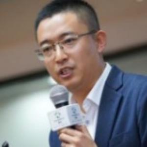 尼古拉斯培训大叔头像