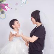两根头发一个中分的个人资料头像
