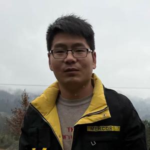 铁柱摄影头像