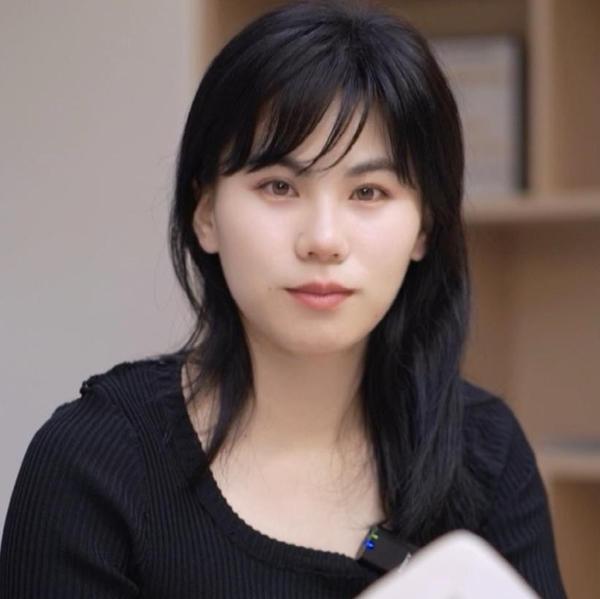 车企学姐头像