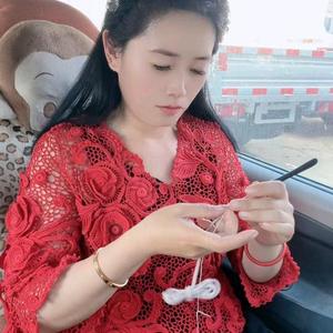 胡小妮玩毛线头像