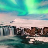 外向枫叶Uq8ZRT头像