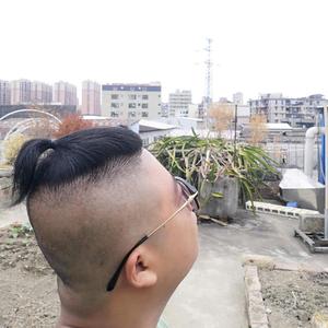四眼小胖三头像