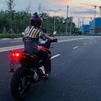 骑rc390的背拐怼头像