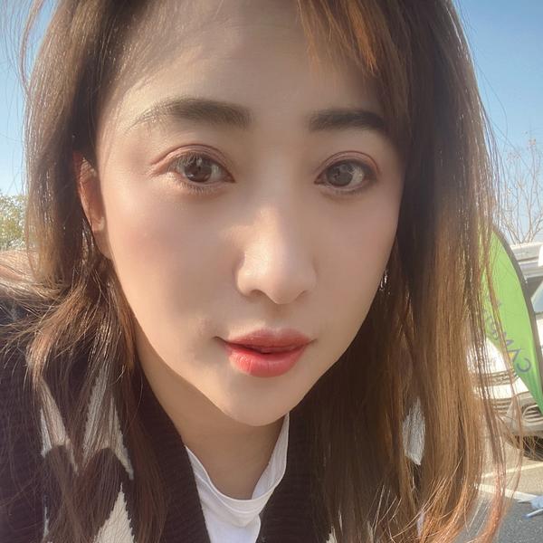 蜗牛房车孔雀头像