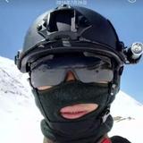 趟雪地头像