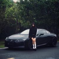 玖融鑫月月头像