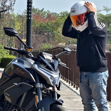 矮个子骑车头像