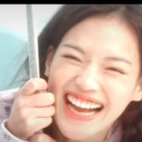 小兔聆星头像