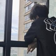 她不值得这样的个人资料头像