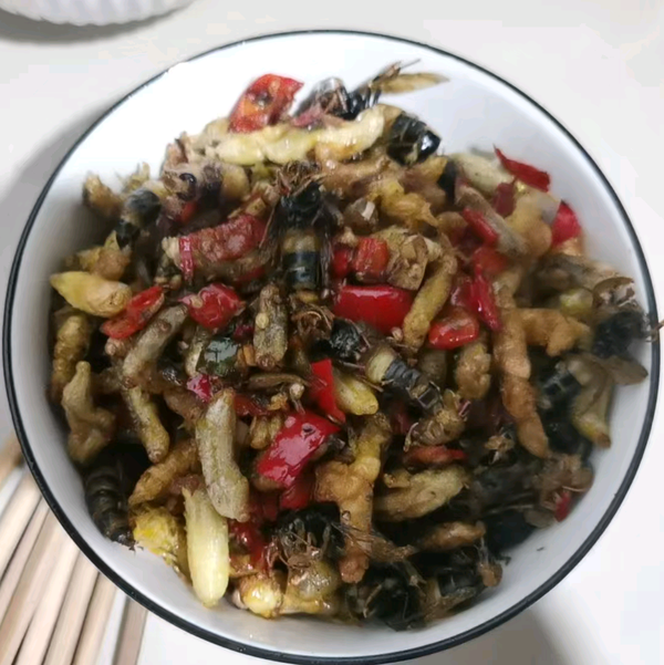 奋发饼干DwW头像