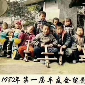 笑得严肃点516头像