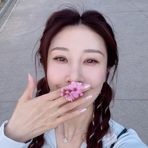 王颐头像